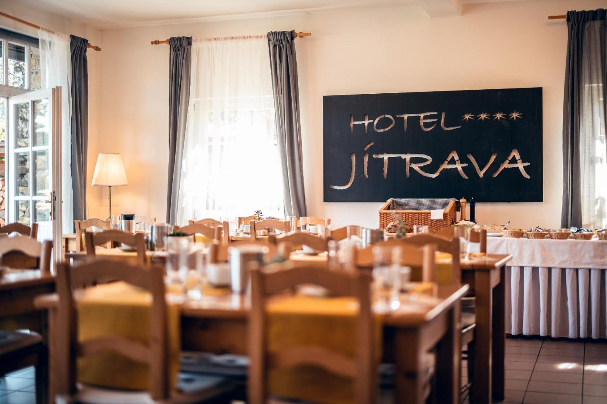 Rynoltice Apartman-Hotel Jitravsky Dvorec מראה חיצוני תמונה